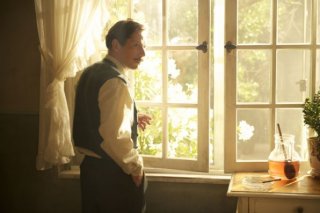 Poulet aux prunes: Mathieu Amalric in una sequenza del film di Vincent Paronnaud e Marjane Satrapi