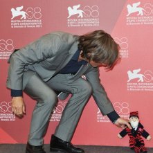 Viggo Mortensen presenta A Dangerous Method a Venezia 2011 insieme ad un mini-Sigmund Freud