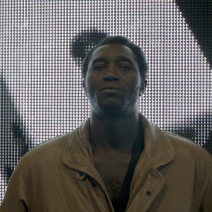 Isaka Sawadogo nel film The Invader