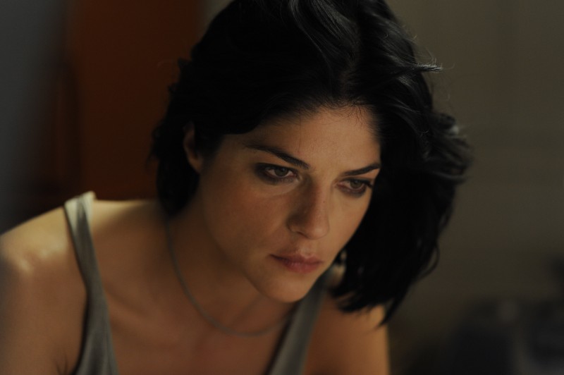 Selma Blair in una scena di Dark Horse