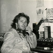 Vasco Rossi giovane e affascinante in Questa storia qua, film a lui dedicato