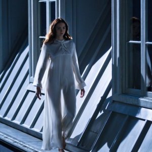 The Moth Diaries: Sarah Gadon in una sequenza del film