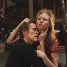 4:44 Last Day on Earth: Willem Dafoe con Shanyn Leigh in una scena