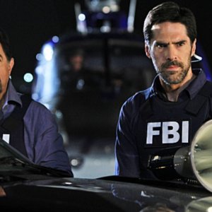 Criminal Minds: Joe Mantegna e Thomas Gibson nell'episodio It Takes A Village