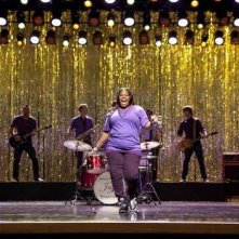 Glee: Amber Riley in una scena dell'episodio The Purple Piano Project