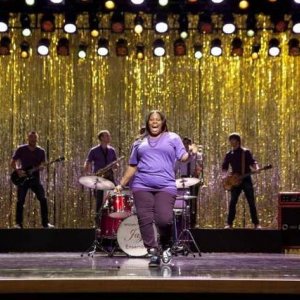 Glee: Amber Riley in una scena dell'episodio The Purple Piano Project
