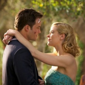 Jaime King e Scott Porter nel pilot della serie Hart of Dixie