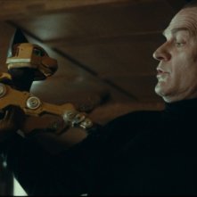 Lluis Homar  in una scena del film Eva