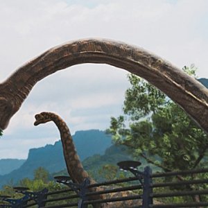 Terra Nova: due dinosauri in una scena del pilot della serie