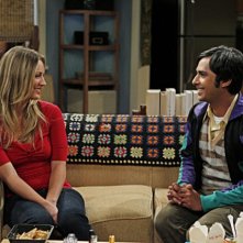 The Big Bang Theory: Kunal Nayyar e Kaley Cuoco nell'episodio The Skank Reflex Analysis