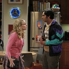 The Big Bang Theory: Kunal Nayyar e Melissa Rauch nell'episodio The Skank Reflex Analysis