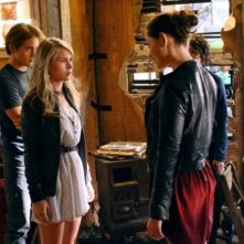 The Secret Circle Phoebe Tonkin E Brittany Robertson Nel Pilot Della Serie 213650