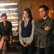 The Secret Circle: Phoebe Tonkin, Shelley Hennig e Thomas Dekker nel pilot della serie