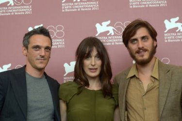 Luca Marinelli con Anna Bellato e Gabriele Spinelli a Venezia 2011 con L'ultimo Terrestre