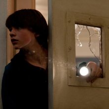 Super 8: Joel Courtney in una scena