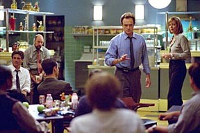 Il cast di The West Wing in una scena dell'episodio Isacco e Ismaele