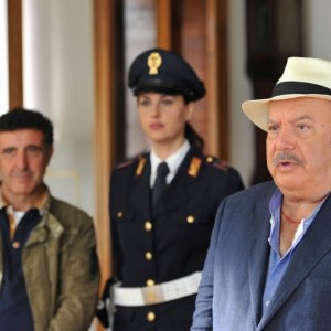 Il Commissario Zagaria con i suoi fedeli aiutanti, interpretati da Isabelle Adriani e Sandro Ghiani
