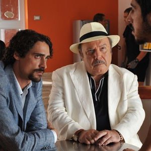 Lino Banfi e Marco Cocci formano una coppia investigativa ne Il Commissario Zagaria