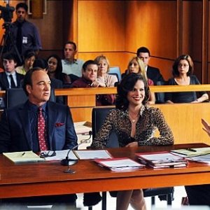 The Defenders: James Belushi, Jerry O'Connell e Lana Parrilla nell'episodio Las Vegas v. Johnson