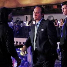 The Defenders: James Belushi, Jerry O'Connell e Romeo in una scena dell'episodio Nevada v. Killa Diz