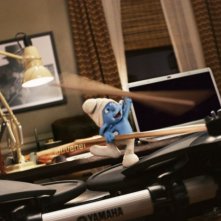 Un puffo si improvvisa batterista nel film sugli adorabili gnometti blu