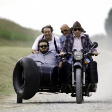 Bar Sport, gli interpreti del film in una scena del film