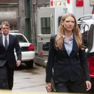 Fringe: Anna Torv e Seth Gabel nell'episodio Neither Here Nor There