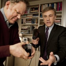 John C. Reilly e Christoph Waltz in una scena di Carnage, di Roman Polanski