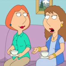 Lois con sua sorella Carol in una scena dell'episodio Brothers & Sisters de I Griffin