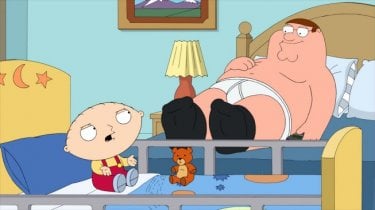 Stewie con il padre Peter in una scena dell'episodio Brothers & Sisters de I Griffin