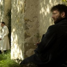 Vincent Cassel e, in secondo piano, Michael Fassbender nel film A Dangerous Method