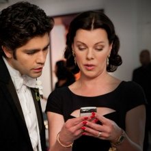 Adrian Grenier e Debi Mazar in una scena dell'episodio The Big Bang dell'ottava stagione di Entourage