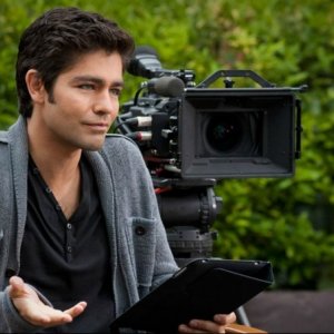 Adrian Grenier in una scena dell'episodio Second to Last dell'ottava stagione di Entourage