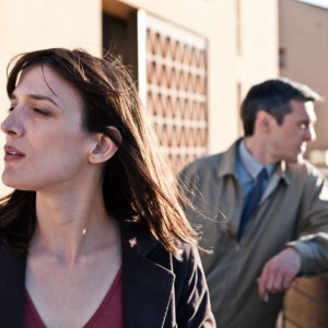 Anna Bellato e, dietro, Gabriele Spinelli in una scena de L'ultimo terrestre