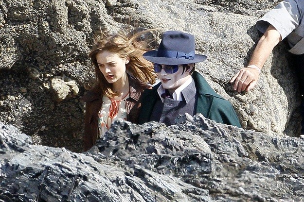 Johnny Depp E Bella Heathcote Impegnati In Una Scena Sul Set Di Dark Shadows 214752