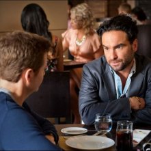 Kevin Connolly e Johnny Galecki in una scena dell'episodio The Big Bang dell'ottava stagione di Entourage