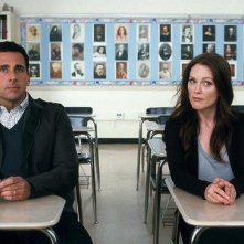 Steve Carell con Julianne Moore in una scena di Crazy, Stupid Love