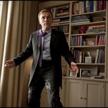Christoph Waltz con i pantaloni sporchi in Carnage, diretto da Roman Polanski