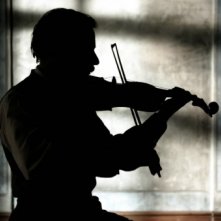 Mathieu Amalric in una sequenza del film Poulet aux prunes, di Vincent Paronnaud e Marjane Satrapi
