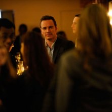 Al centro, Michael Fassbender in un'immagine di Shame, di Steve McQueen