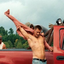 Alexander Skarsgard a torso nudo in Cani di paglia