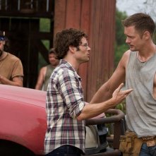 Cani di paglia: James Marsden e Alexander Skarsgard in una scena