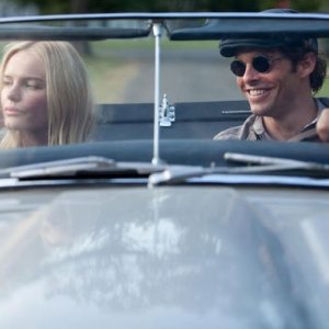 Cani di paglia: Kate Bosworth con James Marsden in auto