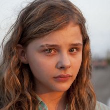 Chloe Moretz in un primo piano dal film Texas Killing Fields