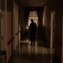 Episode 50: un'ombra si staglia in fondo ad un corridoio