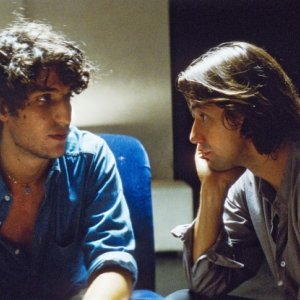 Louis Garrel e Jérôme Robart in una scena di Un été brûlant