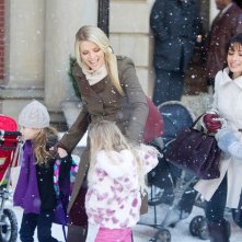 Ma come fa a far tutto?: Busy Philipps e Sarah Shahi in una scena