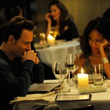 Michael Fassbender con Nicole Beharie in una scena del film Shame