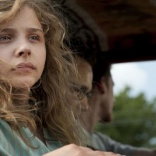 Un intenso primo piano di Chloe Moretz nel film Texas Killing Fields