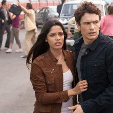 James Franco ne L'alba del pianeta delle scimmie con Freida Pinto